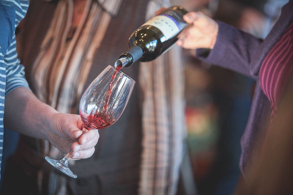 voros-balaton-side-img voros-balaton-side-img